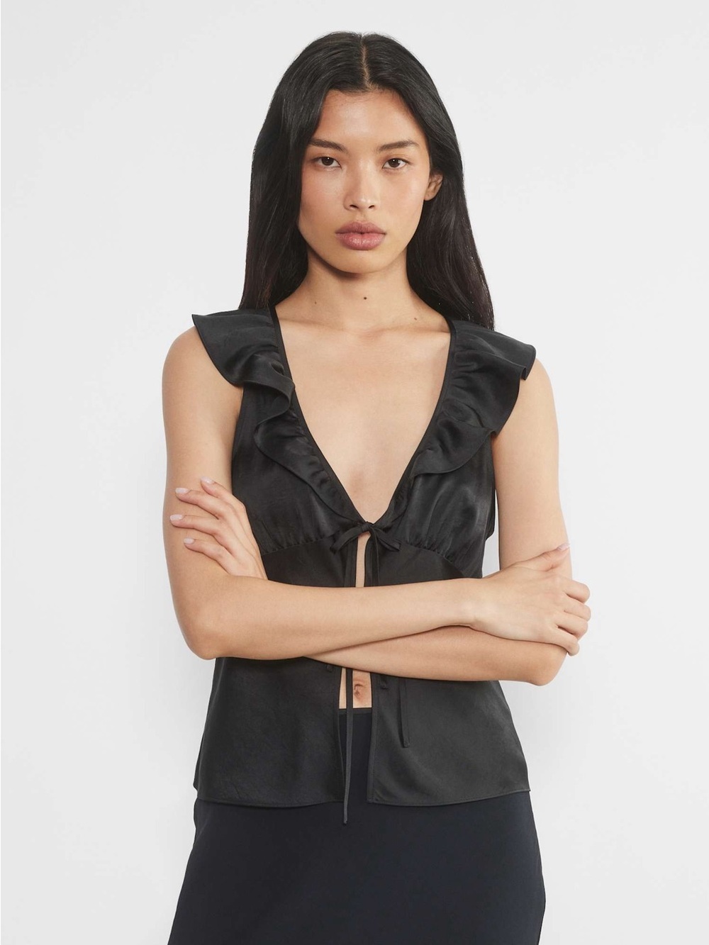 Wilfred Aritzia Tonka Satin Blouse
Satin sleeveless V-neck ruffled blouse